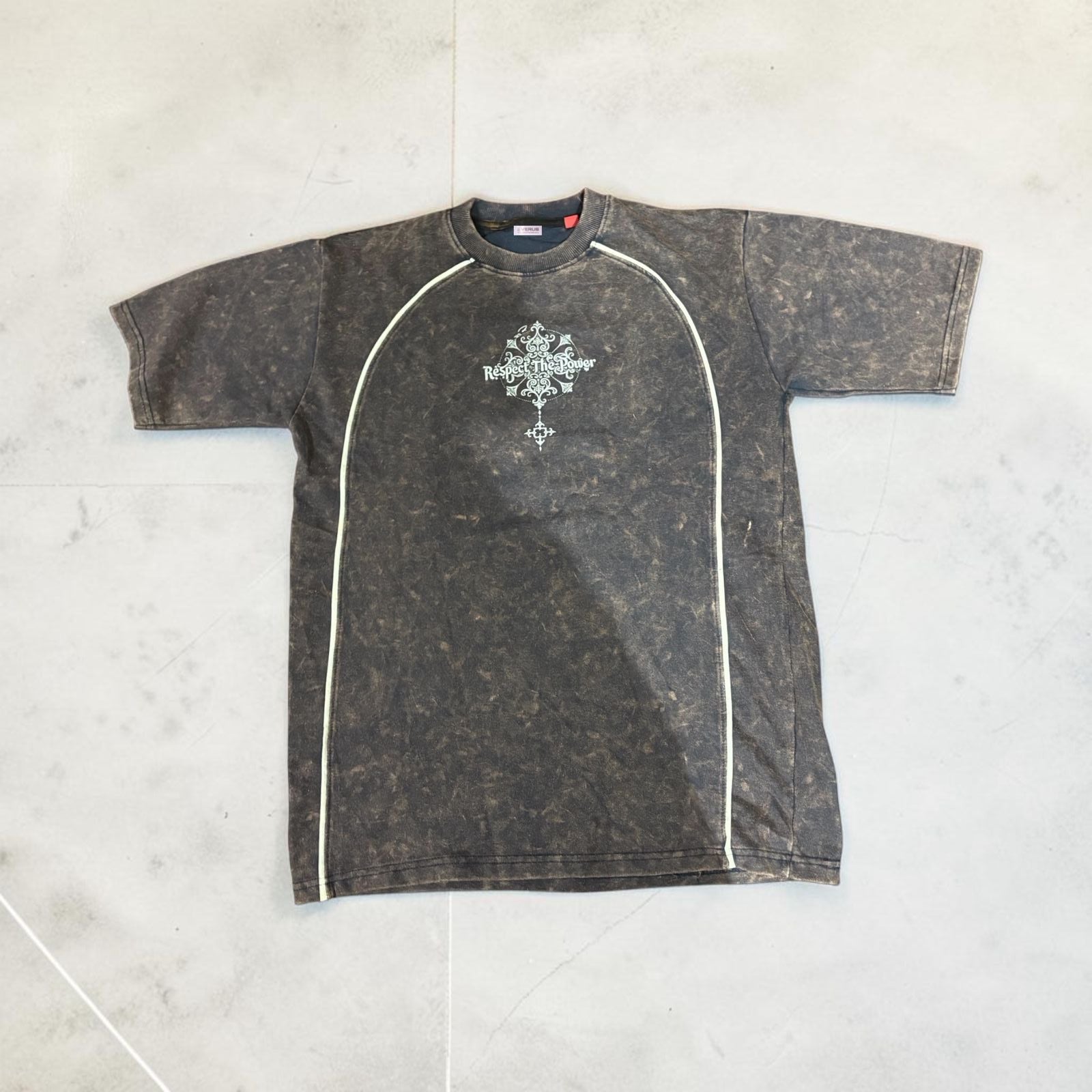 DOWN SHOULDER ACID WASH T-SHIRT